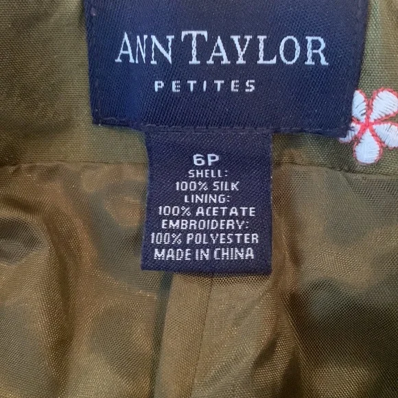 Woman’s Ann Taylor capri pants - Picture 3 of 4